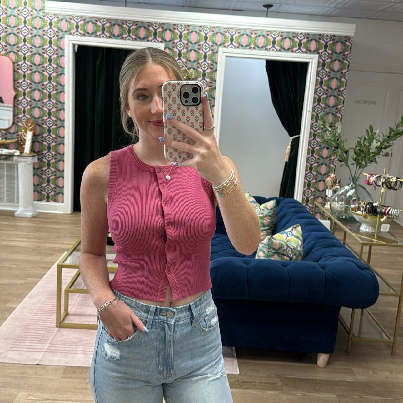 BERRY SLEEVELESS BUTTON TOP