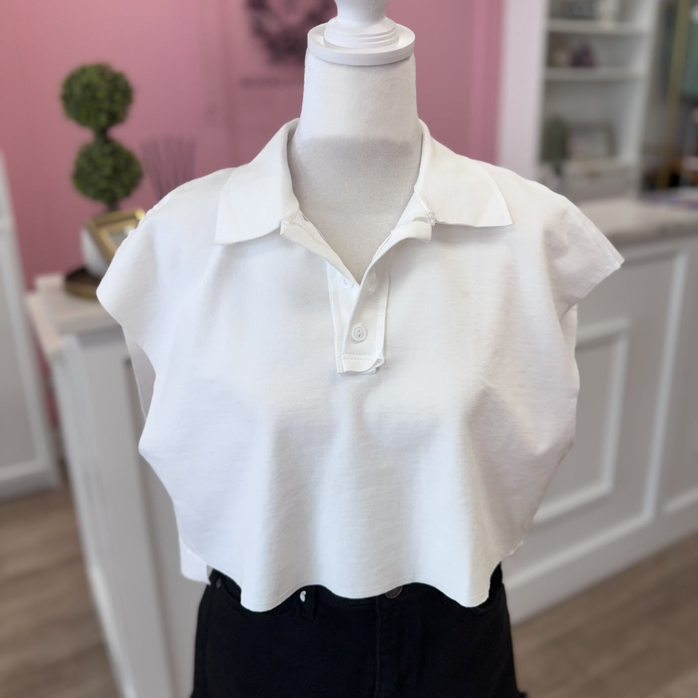 WHITE COLLARED CROP TOP