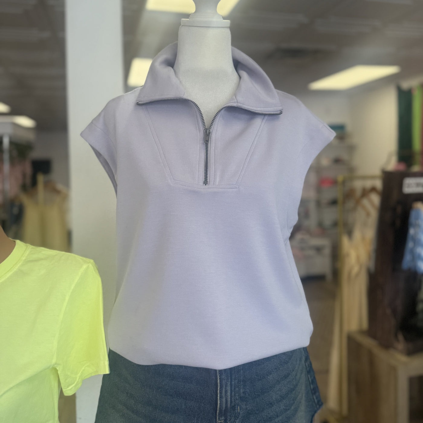 LILAC HALF ZIP UP SLEEVELESS TOP
